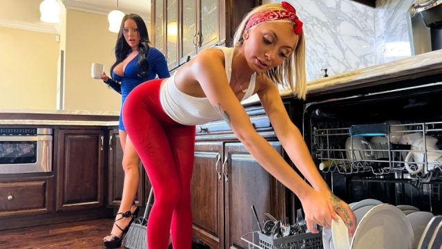 [MomsLickTeens] Jennifer White, Chloe Temple (Fingering The Sneaky Maid / 05.22.2023)